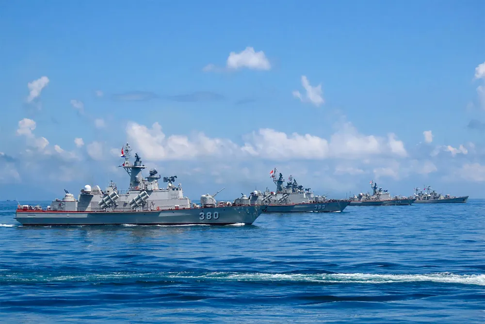 Vùng 2 Hải quân kiểm tra bắn đạn thật trên biển năm 2025.jpg