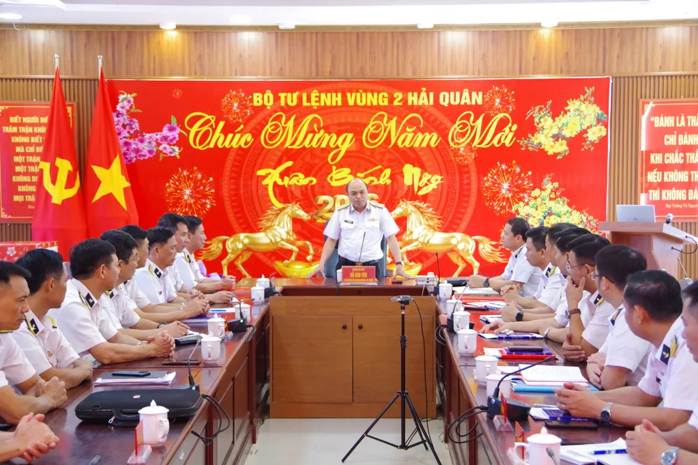 1. Đồng chí Phó Chính ủy Hải quân phát biểu tại buổi làm việc với Bộ Tư lệnh Vùng 2.JPG