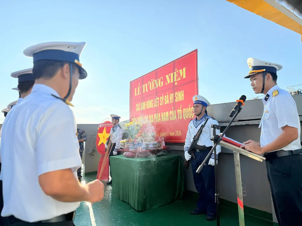 Lễ tưởng niệm các anh hùng liệt sĩ đã hy sinh trên thềm lục địa phía Nam của Tổ quốc.jpg