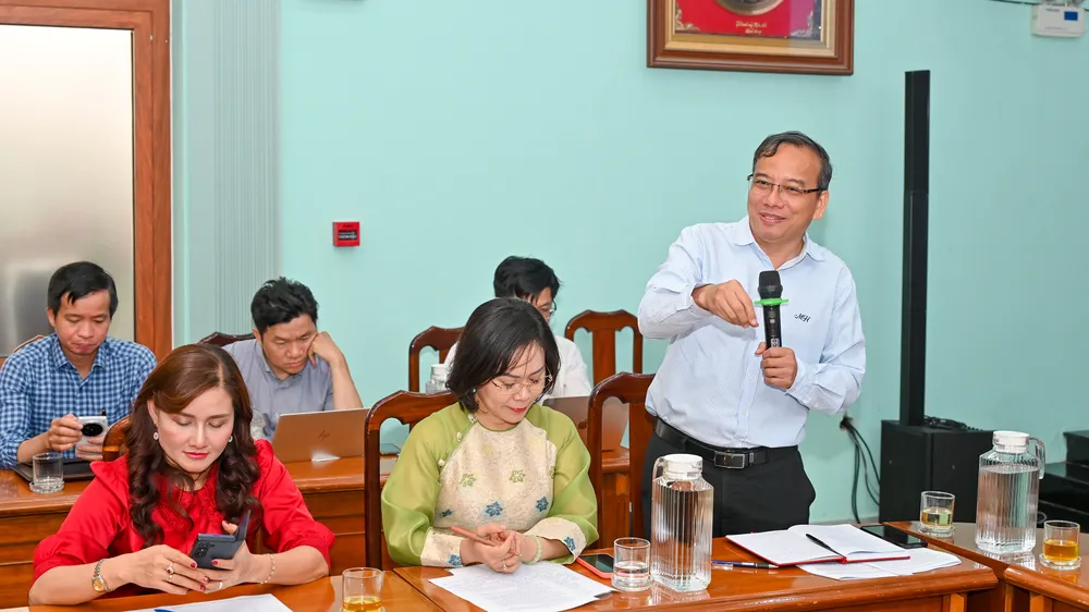 Đại diện Ban Tuyên giáo và Dân vận Thành ủy TPHCM phát biểu tại họp báo.jpg