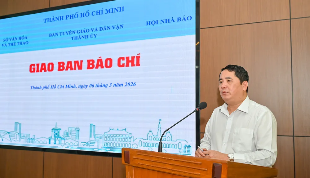Đồng chí Nguyễn Tấn Phong, Ủy viên Ủy ban bầu cử, Phó Giám đốc Sở Nội vụ TPHCM phát biểu tại họp báo.jpg