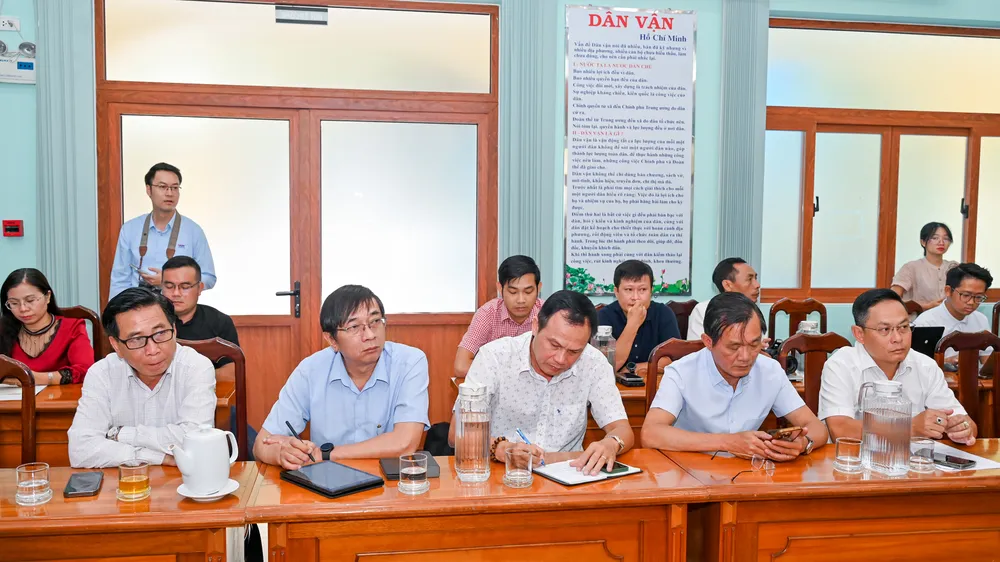 Lãnh đạo các cơ quan báo chí tham dự cuộc họp.jpg