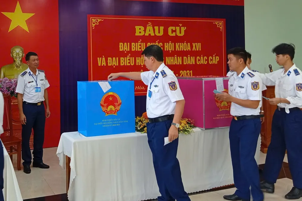 Cử tri hải đoàn 32, Bộ Tư lệnh Vùng Cảnh sát biển 3 tham gia bầu cử.jpg