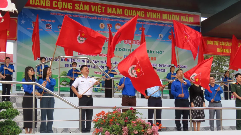 ảng 2. Các đơn vị phất cao cờ Đoàn.JPG