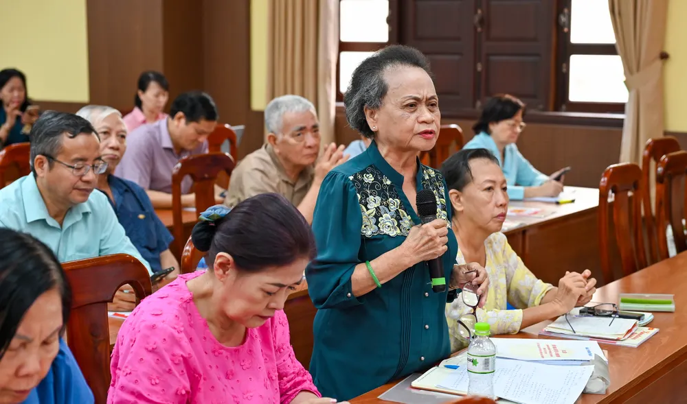 Đại diện các khu phố, phát biểu tham luận.jpg