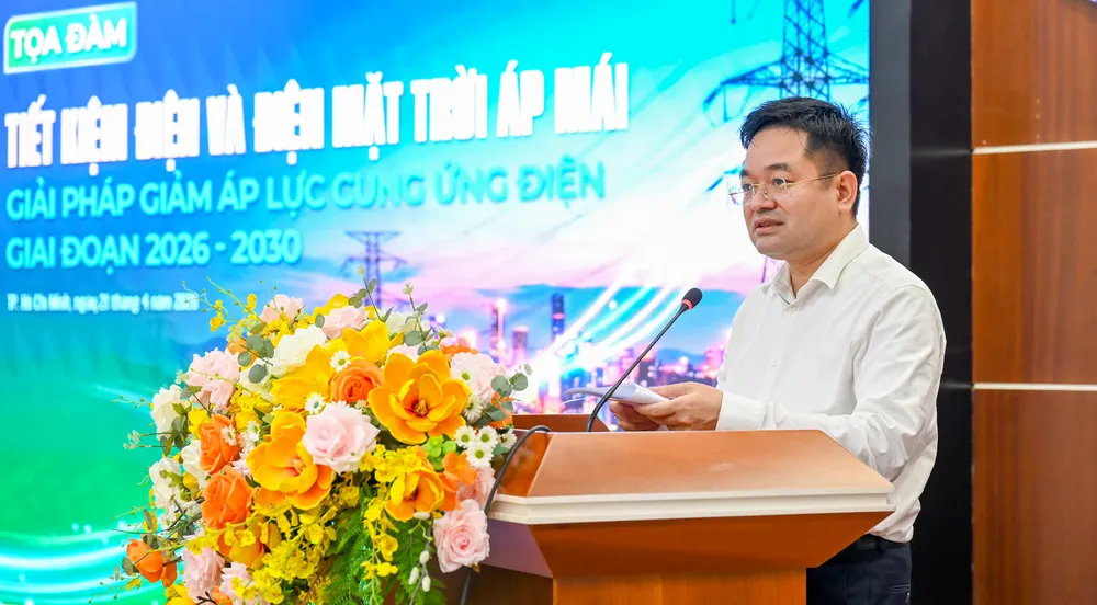 Tổng Biên tập Báo Công Thương Nguyễn Văn Minh phát biểu khai mạc tọa đàm.jpg