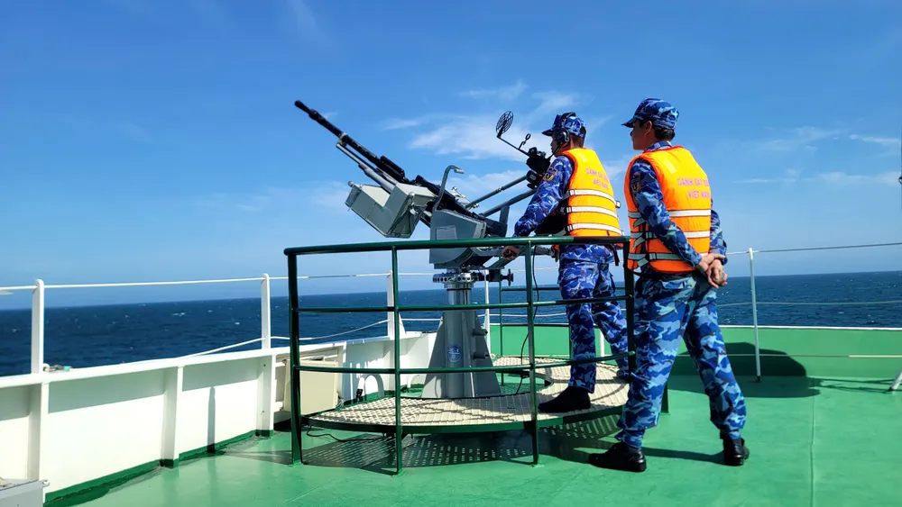 Luyện tập bắn súng 14,5 mm đối không trên tàu CSB.jpg