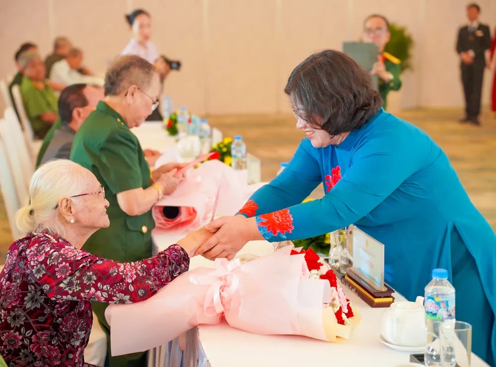 Gap mat tuong linh 1.jpg