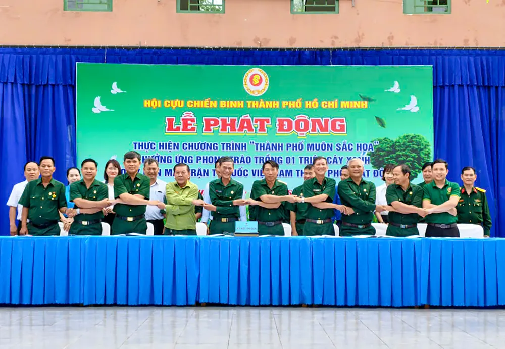 Các đơn vị ký kết thi đua.jpg