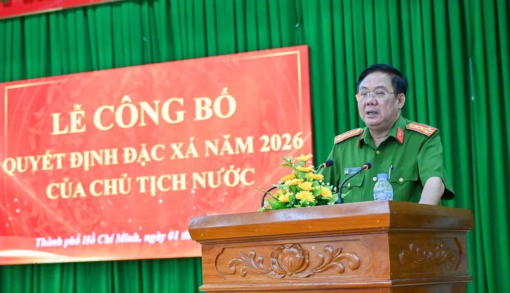 Đại tá Lê Thế Tý, Giám thị Trại giam Xuyên Mộc phát biểu tại buổi lễ
