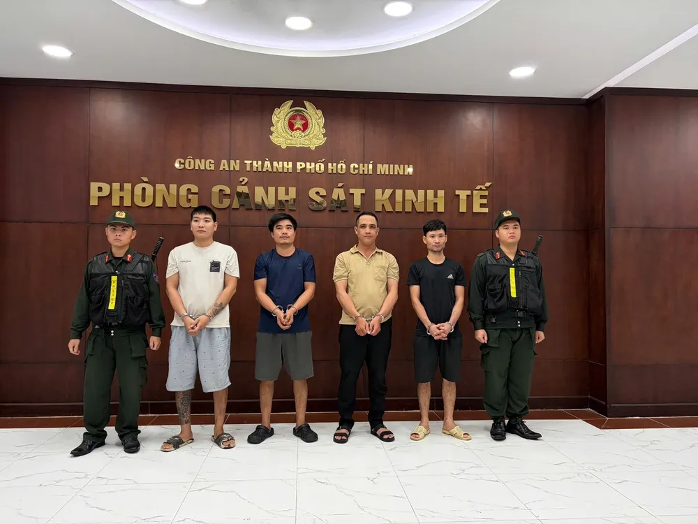 từ trái qua phải_ Lâm Văn Hưng, Trần Văn Nghĩa, Nguyễn Văn Định, Lưu văn Thiệp.jpg