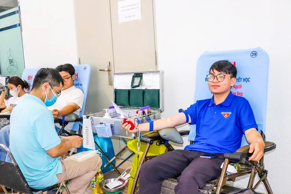 10 - Tuổi trẻ TPHCM tích cực hiến máu tình nguyện vì cộng đồng.jpg