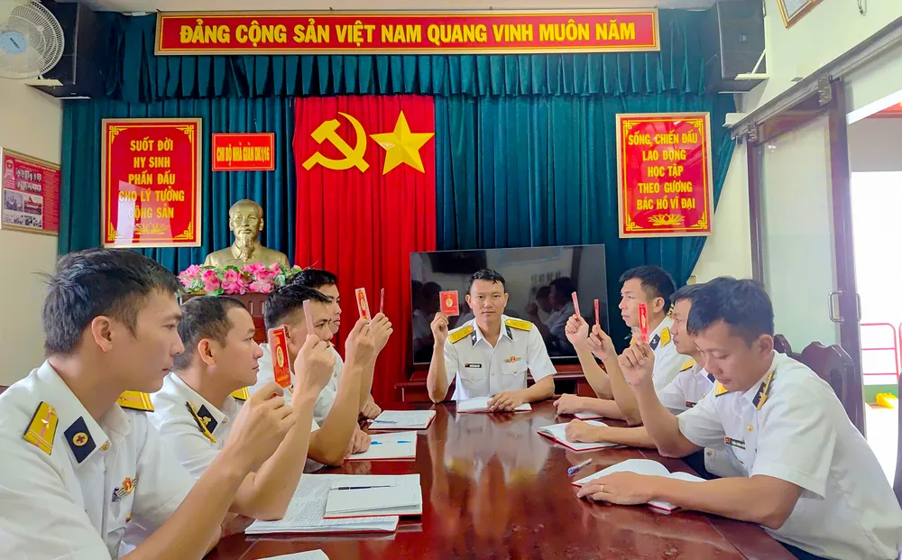 2. Chi bộ Nhà giàn DK1.16 đoàn kết, thống nhất, lãnh đạo đơn vị hoàn thành mọi nhiệm vụ chào mừng Đại hội XIV của Đảng.jpg