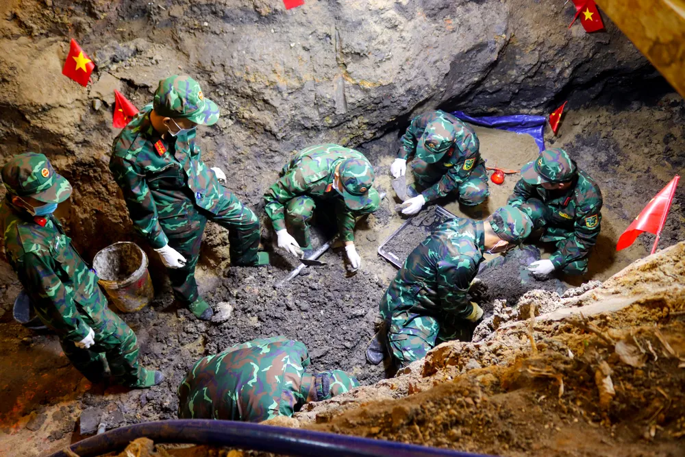 1 - 13 KHAI QUAT.jpg