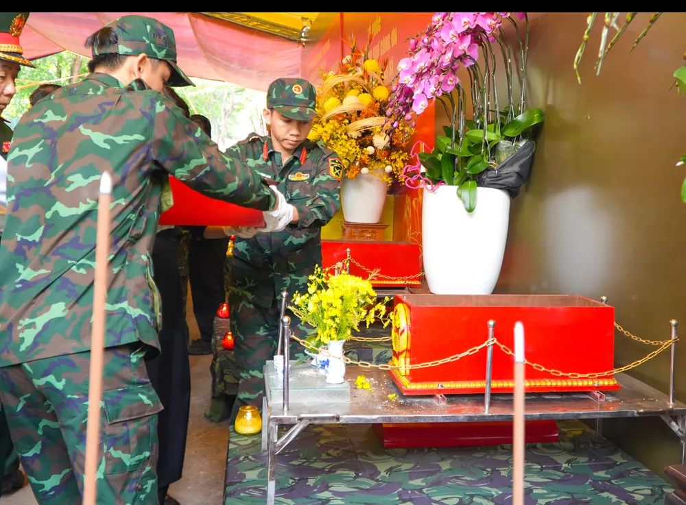 1 - 5.1 KHAI QUAT.jpg