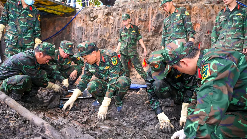 Công tác tìm kiếm, khai quật hài cốt liệt sĩ tại Công viên Lê Thị Riêng (TPHCM) được triển khai khoa học, tỉ mỉ. Ảnh minh họa