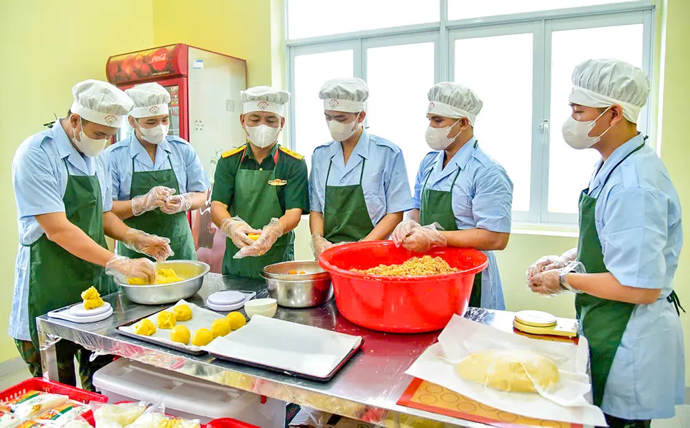 bo doi lam banh trung thu 0.jpg