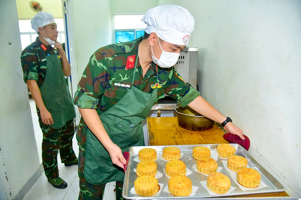 bo doi lam banh trung thu 5.jpg