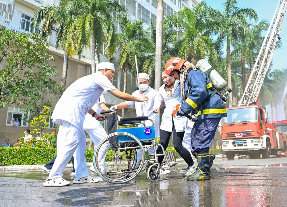 Diễn tập chữa cháy 20.jpg