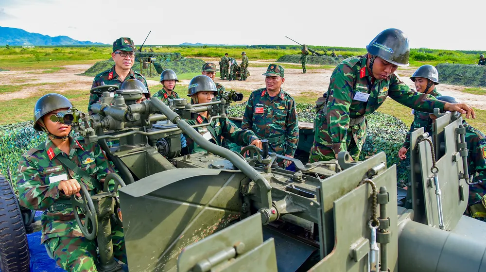 ban dan that 14 - Thủ trưởng Lữ đoàn 77 kiểm tra yếu lĩnh, động tác thực hiện nhiệm vụ.jpg