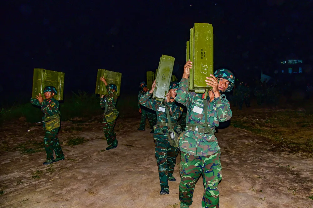 ban dan that 15 - 1 Trung đội pháo phòng không 37mm và 57mm chiếm lĩnh trận địa trong đêm.jpg
