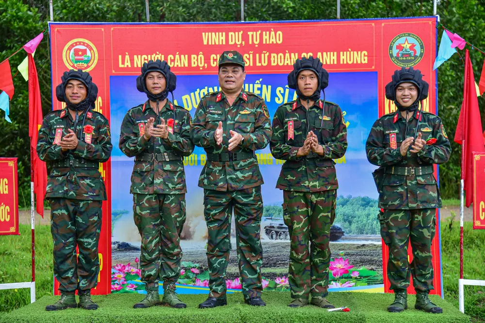 XE TĂNG (2).jpg
