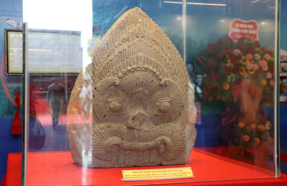 Phù điêu Kala hơn 700 năm tuổi ở Phú Yên trở thành bảo vật quốc gia