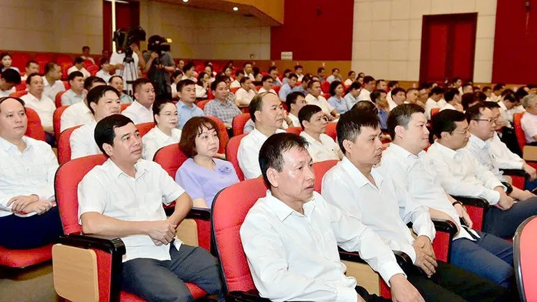 Đại biểu nghe quán triệt, triển khai các nội dung công việc của Đảng ủy, Hội đồng nhân dân, Ủy ban nhân dân, Ủy ban Mặt trận Tổ quốc và các tổ chức chính trị-xã hội cấp xã sau sắp xếp