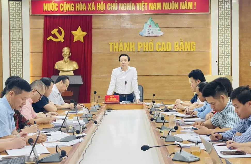 Chủ tịch UBND tỉnh Lê Hải Hòa làm việc với các phường