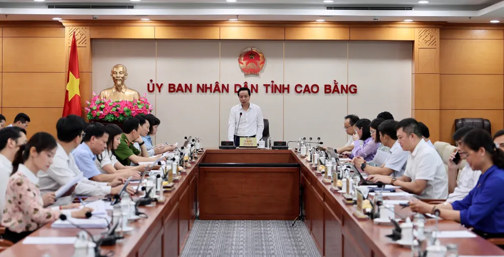 Chủ tịch UBND tỉnh Lê Hải Hòa phát biểu kết luận hội nghị