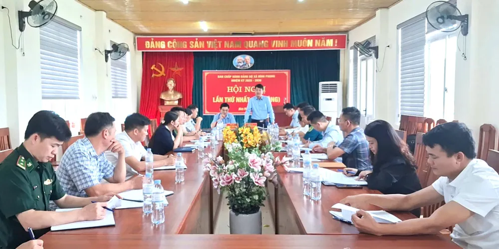 Đoàn kiểm tra của tỉnh kiểm tra vận hành thử nghiệm tại xã Đình Phong.