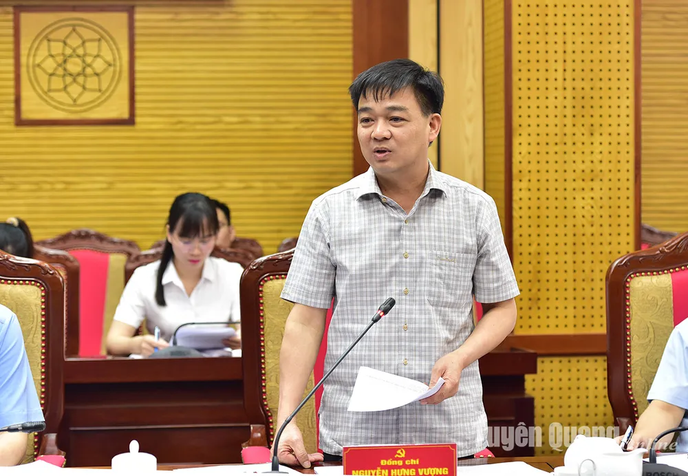 Đồng chí Trưởng Ban Tổ chức Tỉnh ủy Nguyễn Hưng Vượng phát biểu thảo luận