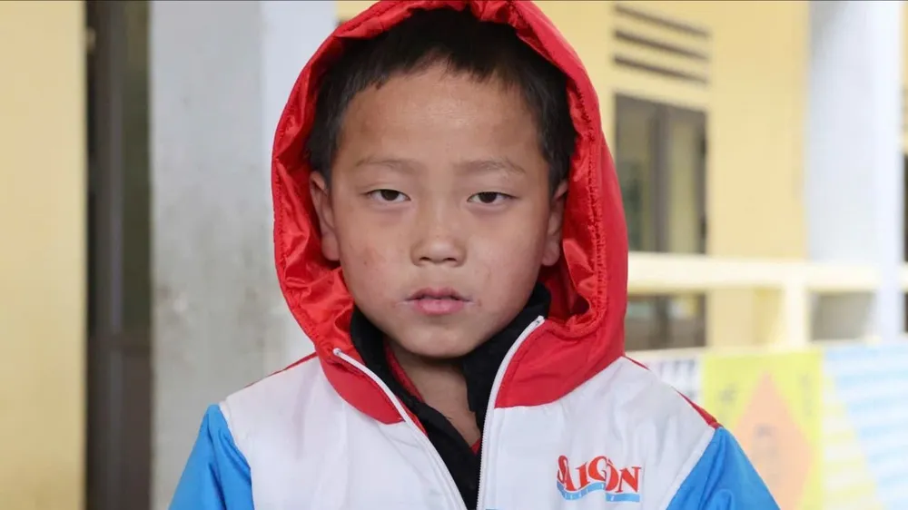 Cậu bé dân tộc Mông ước có đôi mắt sáng…