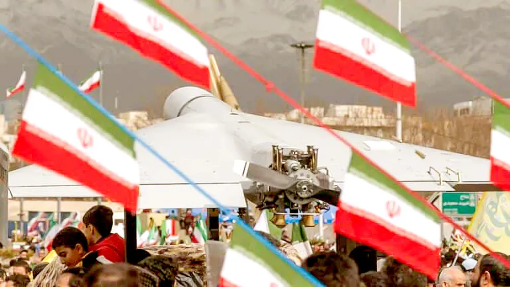 Một chiếc drone Shahed xuất hiện tại một cuộc mít tinh ở thủ đô Terhran, Iran vào tháng 2-2026 (Ảnh: NURPHOTO/GETTY IMAGES)