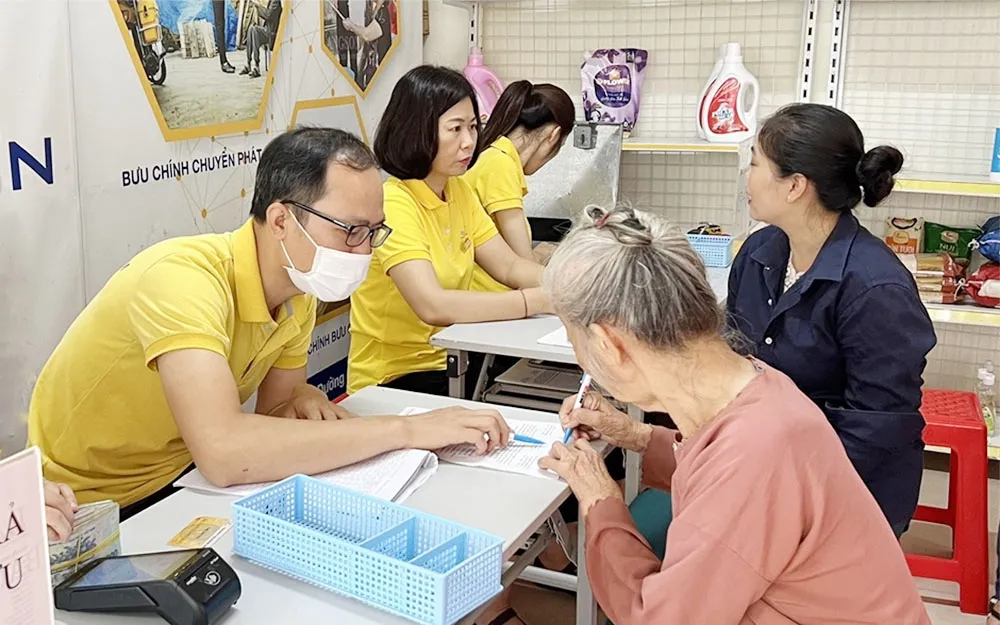 Chi trả trợ cấp hưu trí xã hội. .jpg