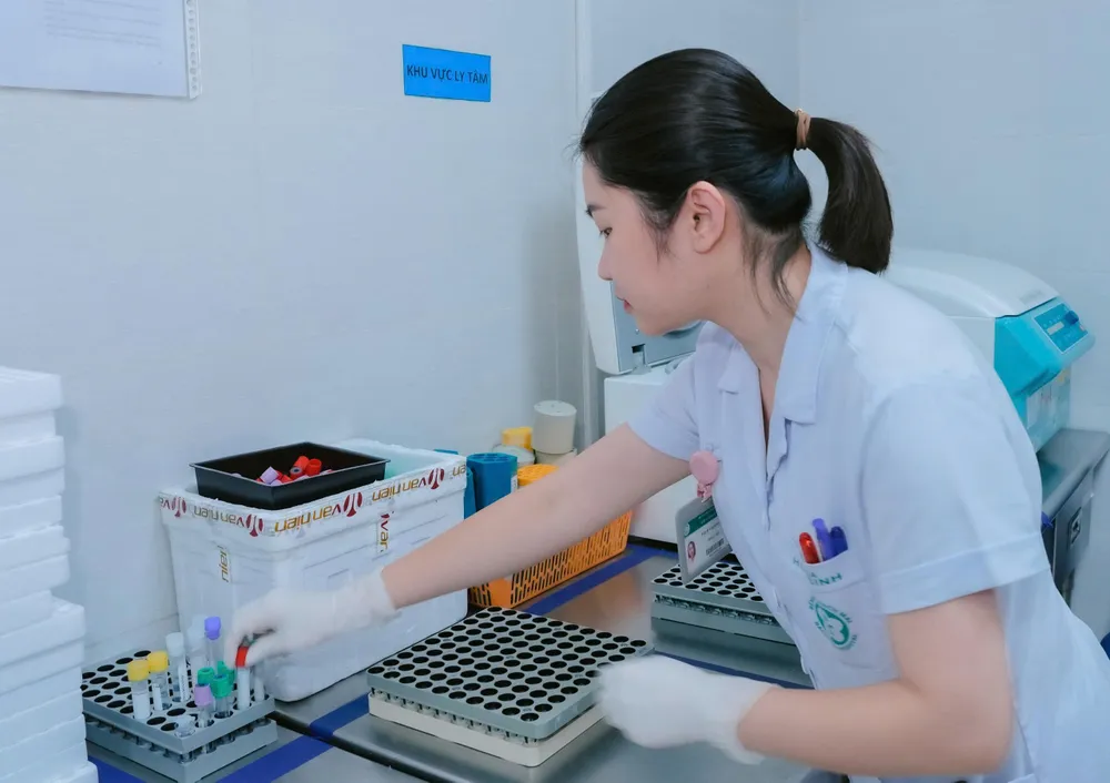 Chính phủ Hoa Kỳ trao tặng thiết bị xét nghiệm cho Bệnh viện Bạch Mai