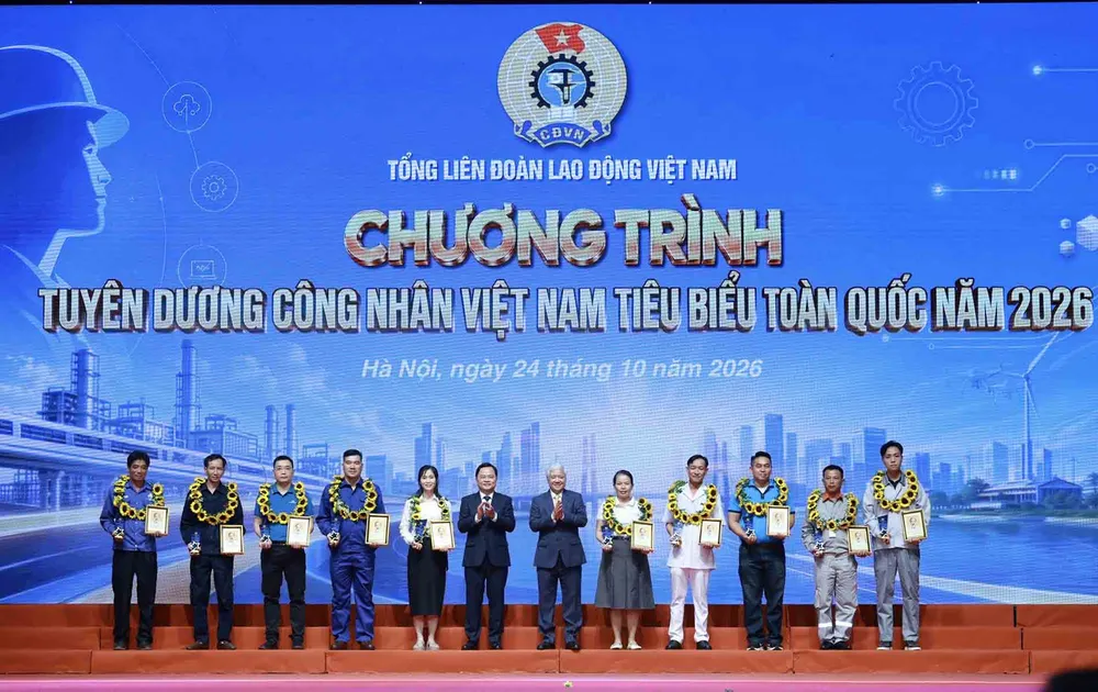10-Cong-Nhan.jpeg