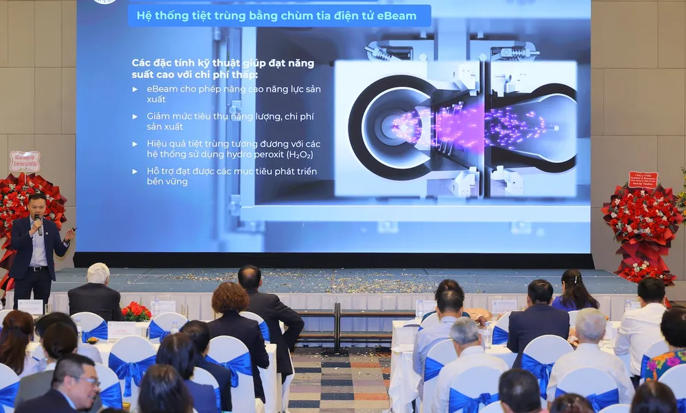 Các đại biểu thảo luận giải pháp bảo đảm an toàn bao bì thực phẩm, thúc đẩy kinh tế tuần hoàn. Ảnh: TRẦN NAM