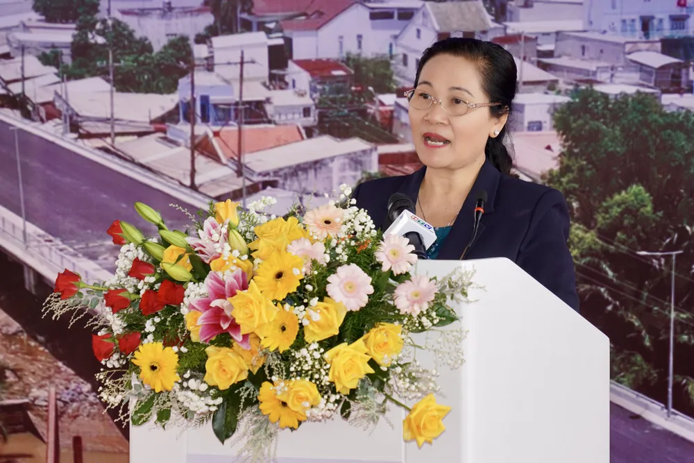 Chủ tịch HĐND TPHCM Nguyễn Thị Lệ cảm ơn người dân đã hy sinh một phần lợi ích vì sự nghiệp phát triển của địa phương. Ảnh: HOÀNG HÙNG