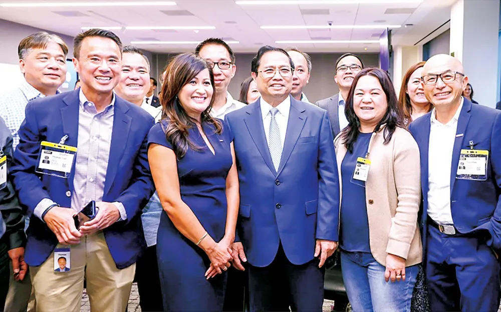 Thủ tướng Phạm Minh Chính gặp gỡ nhân viên người Việt Nam đang làm việc tại Công ty Synopsys. Ảnh: TTXVN