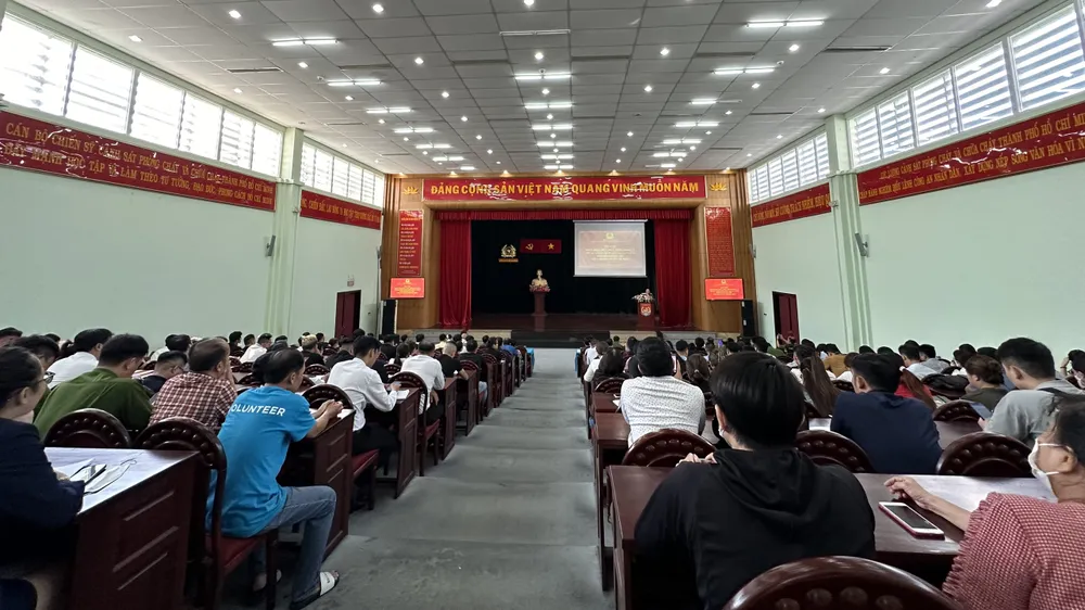 Hơn 350 người là chủ, quản lý của các khách sạn, cơ sở lưu trú ở quận 1, 3, 5 và huyện Bình Chánh tham dự hội nghị