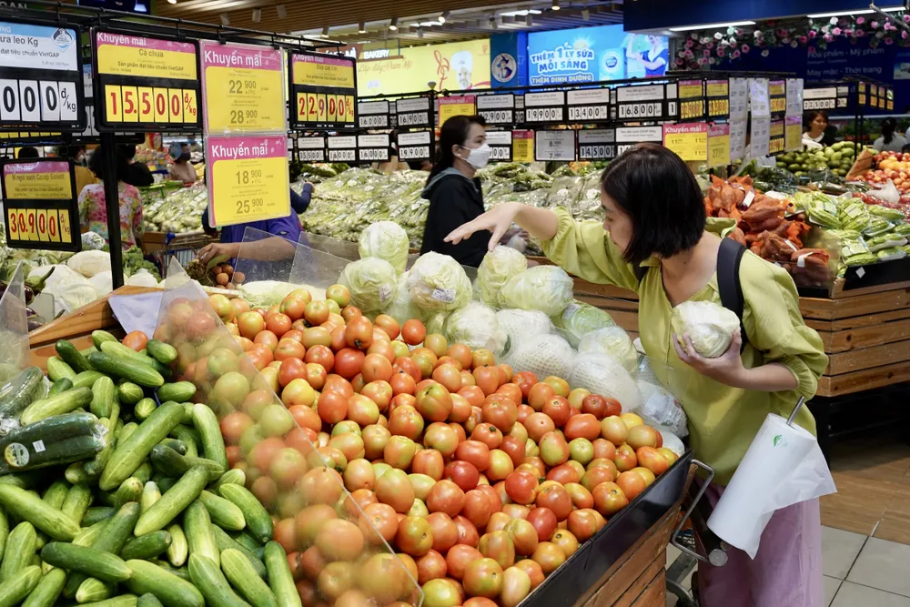 Người tiêu dùng tiết kiệm hơn trong chi tiêu và tìm đến sản phẩm có khuyến mãi