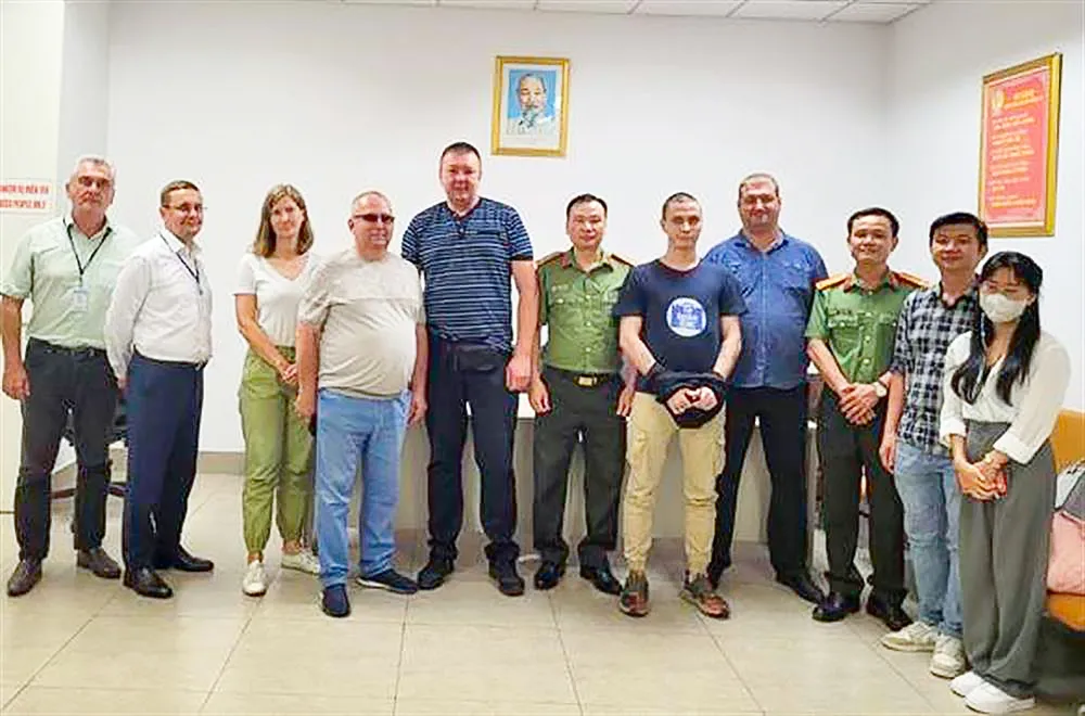 Bộ Công an Việt Nam bàn giao đối tượng Daniil Alekseevich Kolodnitskiy cho đoàn tiếp nhận của Liên bang Nga