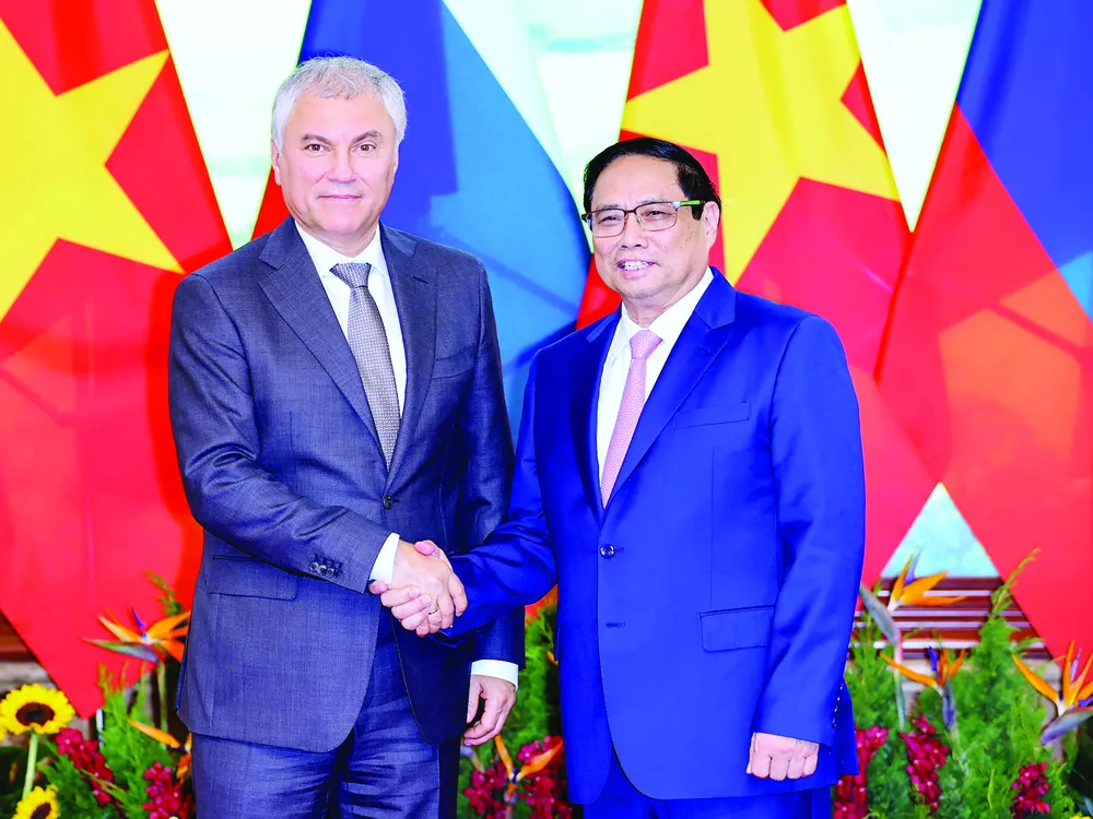 Thủ tướng Phạm Minh Chính tiếp Chủ tịch Duma quốc gia Quốc hội Liên bang Nga Vyacheslav Viktorovich Volodin, chiều 16-10. Ảnh: VIẾT CHUNG