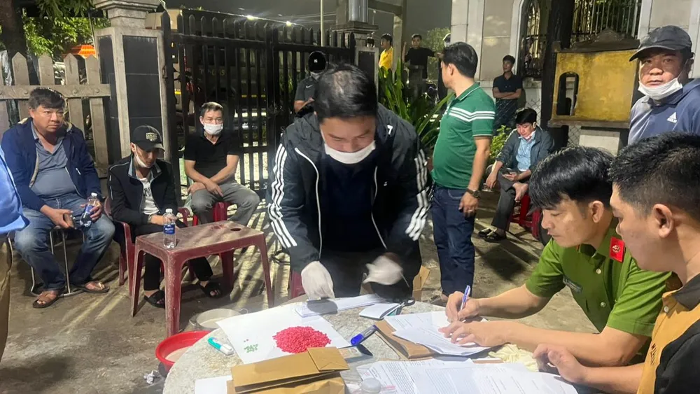 Bắt giữ đối tượng Linh cùng 2.000 viên ma túy tổng hợp Bắt giữ đối tượng Linh cùng 2.000 viên ma túy tổng hợp