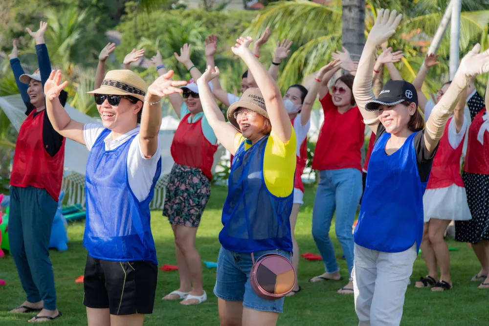 Trò chơi vận động mang lại niềm vui, tăng thêm tình đoàn kết giữa các chị em của các đơn vị