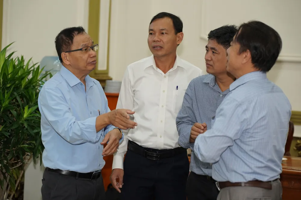 Đại biểu trao đổi tại hội nghị. Ảnh: HOÀNG HÙNG Đại biểu trao đổi tại hội nghị. Ảnh: HOÀNG HÙNG