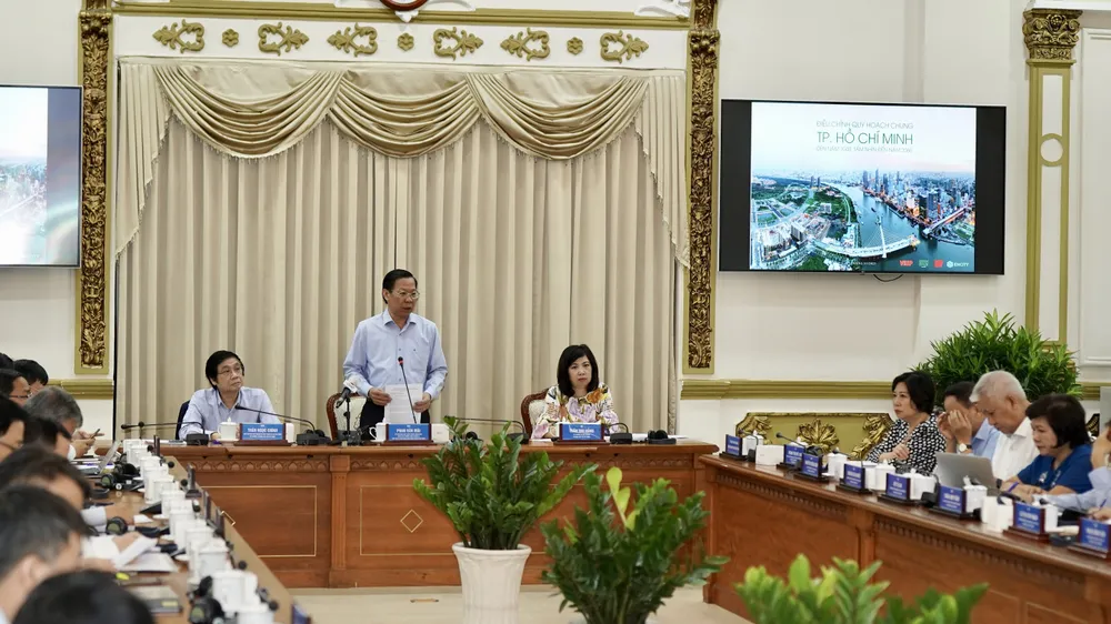 Chủ tịch UBND TPHCM Phan Văn Mãi phát biểu tại hội nghị. Ảnh: HOÀNG HÙNG Chủ tịch UBND TPHCM Phan Văn Mãi phát biểu tại hội nghị. Ảnh: HOÀNG HÙNG