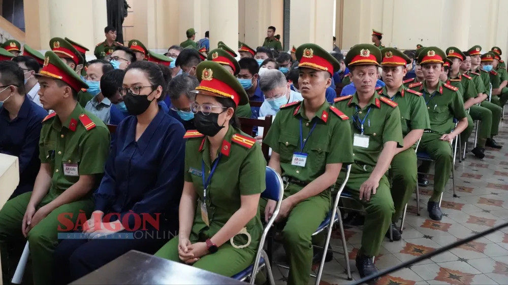 Các bị cáo tại tòa sáng 7-3. Ảnh: HOÀNG HÙNG