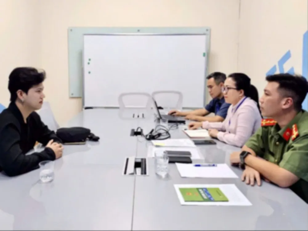 Hinh buoi lam viec.jpg